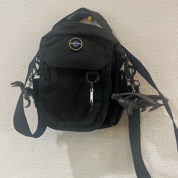 Universal Handbags - Black Crossbody Bag